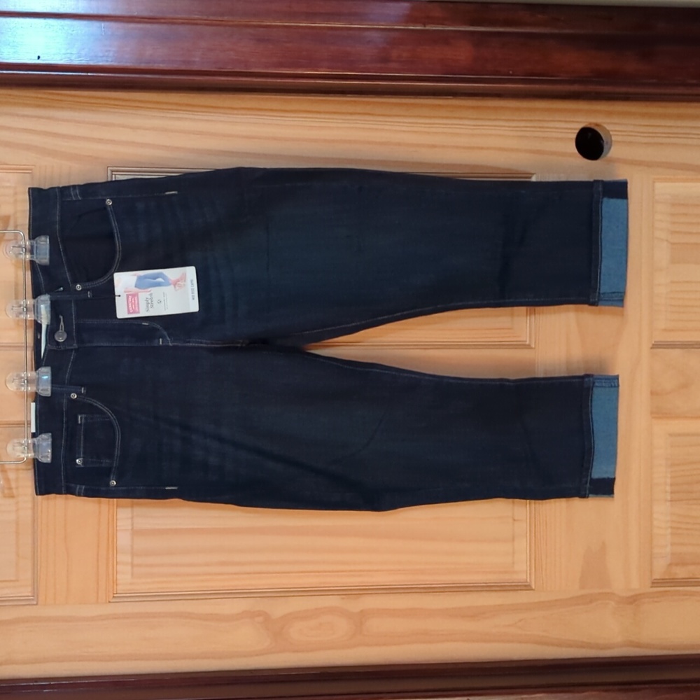 Levi's Signature Mid Rise Capris